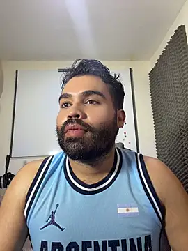 Snapshot of LucaLaurent chatting on May 17, 2026, 11:38 pm LucaLaurent online show from May 17, 2026, 11:38 pm