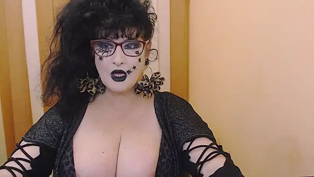 Snapshot of QuuenOfSin chatting on October 31, 2025, 9:32 pm QuuenOfSin online show from October 31, 2025, 9:32 pm