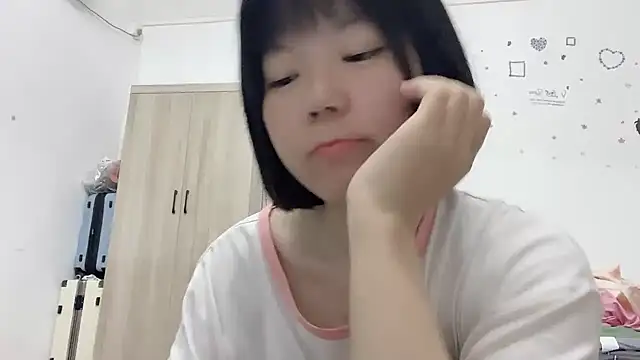 Snapshot of Belle-LL chatting on May 7, 2026, 3:26 pm Belle-LL online show from May 7, 2026, 3:26 pm