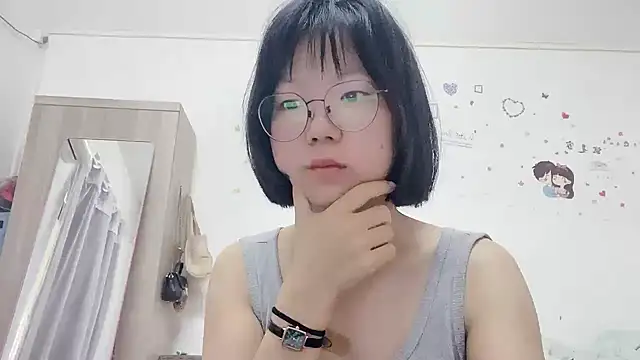 Snapshot of Belle-LL chatting on May 17, 2026, 3:28 am Belle-LL online show from May 17, 2026, 3:28 am