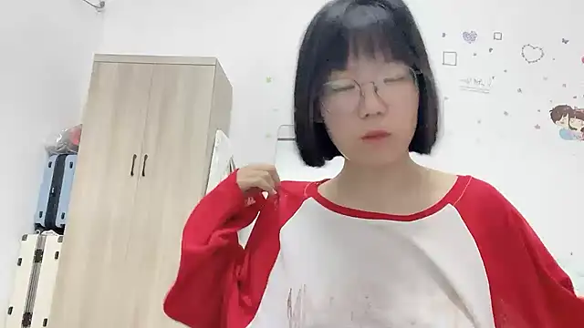 Snapshot of Belle-LL chatting on May 11, 2026, 4:04 pm Belle-LL online show from May 11, 2026, 4:04 pm