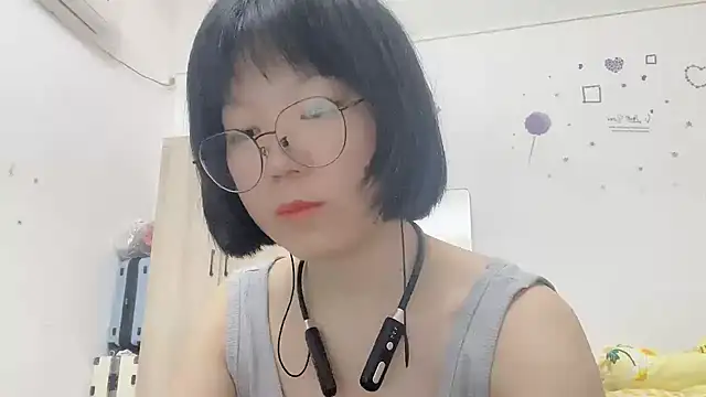 Snapshot of Belle-LL chatting on May 3, 2026, 2:53 pm Belle-LL online show from May 3, 2026, 2:53 pm