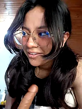Snapshot of _Juno chatting on May 27, 2026, 4:25 pm Juno online show from May 27, 2026, 4:25 pm