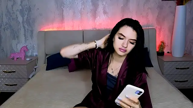 Snapshot of Holly_Beck chatting on May 13, 2026, 12:39 am Holly Beck online show from May 13, 2026, 12:39 am