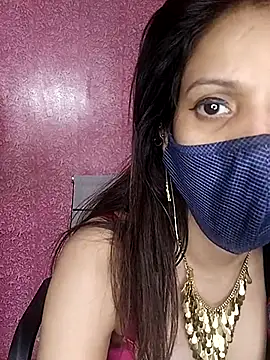 Snapshot of lovelyrosewifey chatting on May 8, 2026, 6:23 pm lovelyrosewifey online show from May 8, 2026, 6:23 pm