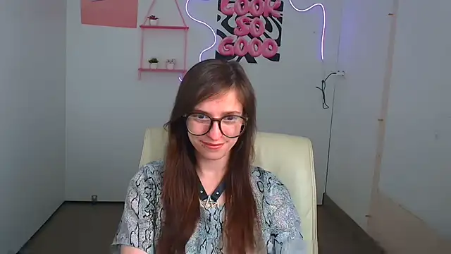 Snapshot of Luna_Tantra chatting on June 19, 2026, 10:36 pm Luna Tantra online show from June 19, 2026, 10:36 pm