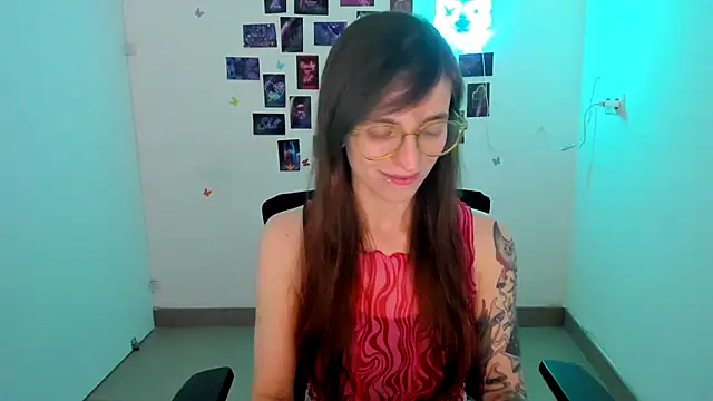 Snapshot of Luna_Tantra chatting on August 6, 2026, 8:37 pm Luna Tantra online show from August 6, 2026, 8:37 pm
