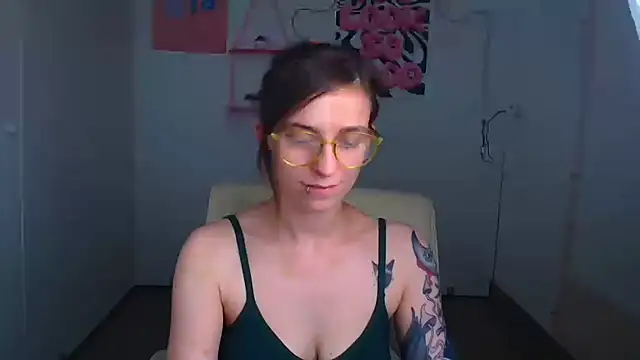 Snapshot of Luna_Tantra chatting on June 28, 2026, 1:06 pm Luna Tantra online show from June 28, 2026, 1:06 pm