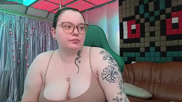 CatherineClaire online show from May 14, 2026, 11:07 am