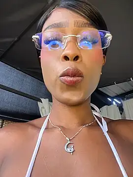 Snapshot of CocoaLuxeXXX chatting on June 25, 2026, 1:05 pm CocoaLuxeXXX online show from June 25, 2026, 1:05 pm