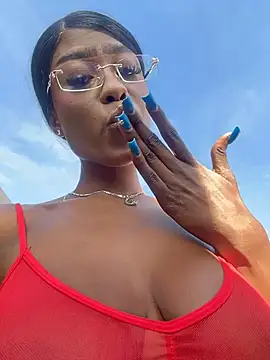Snapshot of CocoaLuxeXXX chatting on July 2, 2026, 1:17 pm CocoaLuxeXXX online show from July 2, 2026, 1:17 pm