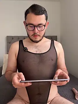 Snapshot of SubBoy_bear chatting on June 10, 2026, 12:06 pm SubBoy bear online show from June 10, 2026, 12:06 pm