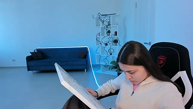 ChanaEbersol online show from April 22, 2026, 2:24 pm