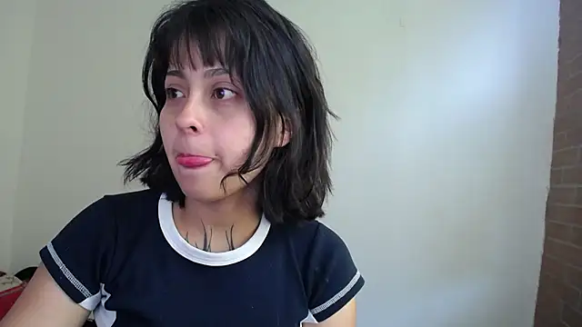 UsagiNami online show from April 27, 2026, 7:12 pm