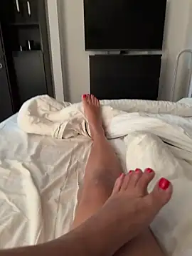 feet goddess  online show from April 28, 2026, 10:14 pm