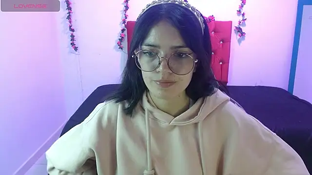 jaide16092020 online show from April 28, 2026, 8:24 pm