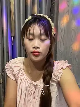 Ly-sexyy online show from April 28, 2026, 4:11 pm