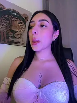 Snapshot of IsabellaNoir_ chatting on May 14, 2026, 10:07 pm IsabellaNoir online show from May 14, 2026, 10:07 pm