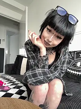 Snapshot of Cherry_Bomb_xoxo chatting on April 26, 2026, 2:25 pm Cherry Bomb xoxo online show from April 26, 2026, 2:25 pm