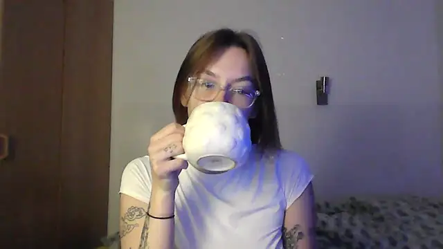 Snapshot of JuicyErika chatting on June 6, 2026, 9:20 pm JuicyErika online show from June 6, 2026, 9:20 pm