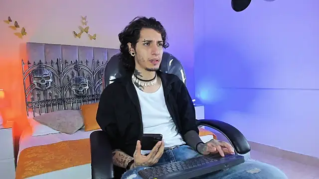 Snapshot of Vergil_Noir_ chatting on May 15, 2026, 3:37 am Vergil Noir online show from May 15, 2026, 3:37 am