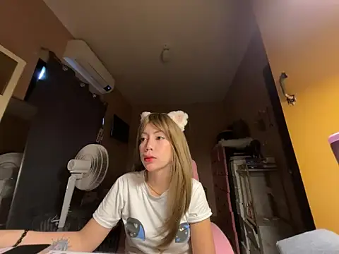 Snapshot of sweet_glam chatting on May 17, 2026, 2:33 am sweet glam online show from May 17, 2026, 2:33 am