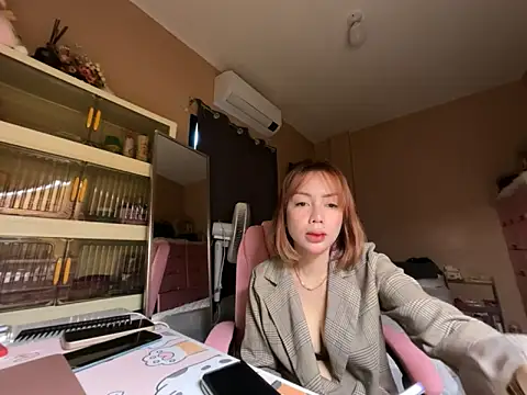 Snapshot of sweet_glam chatting on May 7, 2026, 4:17 am sweet glam online show from May 7, 2026, 4:17 am