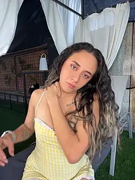 SinSirenXXX online show from May 2, 2026, 1:05 pm