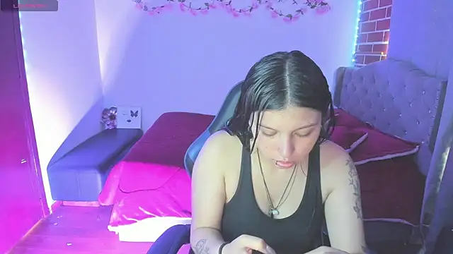 isabella monntolvo online show from April 28, 2026, 1:15 pm