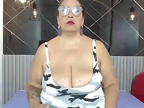 Snapshot of BarbaraGraf chatting on April 24, 2026, 12:07 pm BarbaraGraf online show from April 24, 2026, 12:07 pm