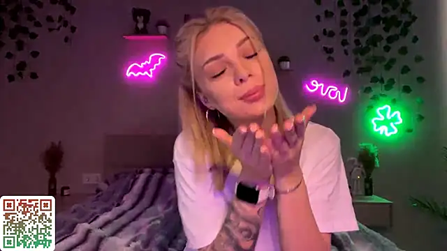 Snapshot of CandyRass chatting on May 10, 2026, 6:17 am CandyRass online show from May 10, 2026, 6:17 am