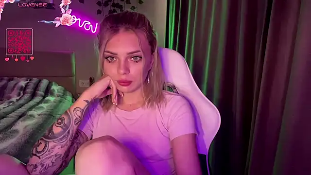 Snapshot of CandyRass chatting on June 15, 2026, 12:05 pm CandyRass online show from June 15, 2026, 12:05 pm