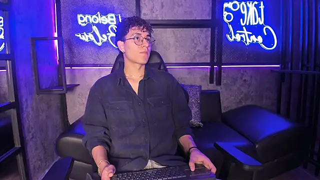 AngeloBellini online show from April 28, 2026, 12:53 pm