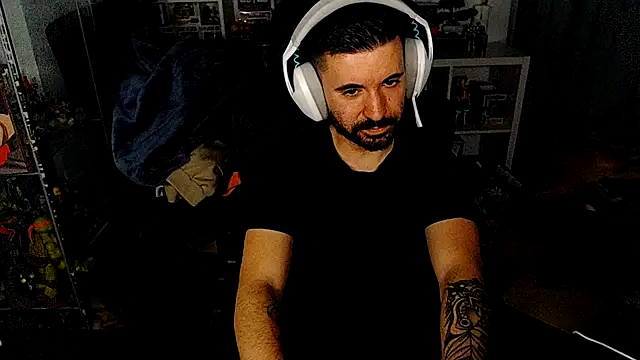 chiquitoconsecreto online show from April 23, 2026, 3:13 am