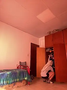 Maia54 online show from April 27, 2026, 4:49 pm