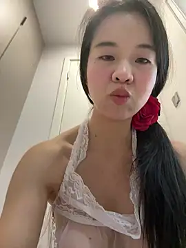Snapshot of NiNa5203 chatting on July 3, 2026, 10:33 am NiNa5203 online show from July 3, 2026, 10:33 am