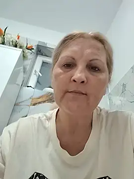 Snapshot of Divineblond chatting on April 25, 2026, 8:28 pm Divineblond online show from April 25, 2026, 8:28 pm