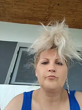 Snapshot of Divineblond chatting on May 12, 2026, 10:32 am Divineblond online show from May 12, 2026, 10:32 am