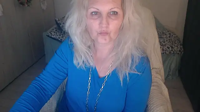 Snapshot of Divineblond chatting on March 24, 2026, 10:10 pm Divineblond online show from March 24, 2026, 10:10 pm