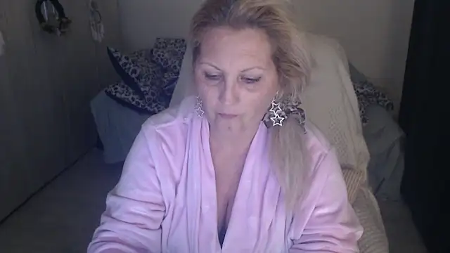Snapshot of Divineblond chatting on March 23, 2026, 9:03 pm Divineblond online show from March 23, 2026, 9:03 pm