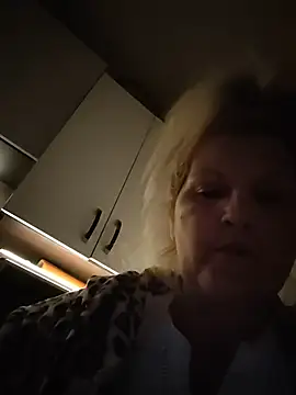 Snapshot of Divineblond chatting on April 11, 2026, 10:24 pm Divineblond online show from April 11, 2026, 10:24 pm