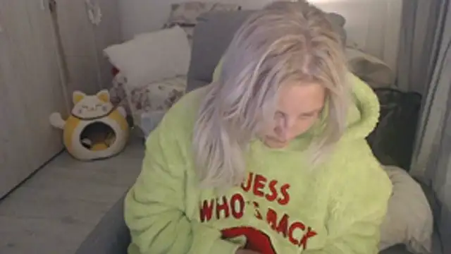 Snapshot of Divineblond chatting on April 29, 2026, 6:25 pm Divineblond online show from April 29, 2026, 6:25 pm