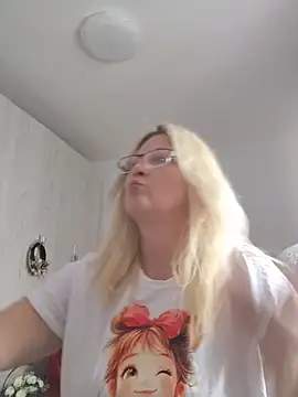 Snapshot of Divineblond chatting on March 29, 2026, 11:56 am Divineblond online show from March 29, 2026, 11:56 am