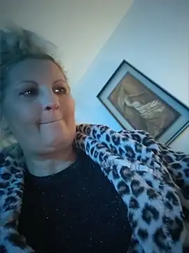 Snapshot of Divineblond chatting on May 19, 2026, 7:43 pm Divineblond online show from May 19, 2026, 7:43 pm