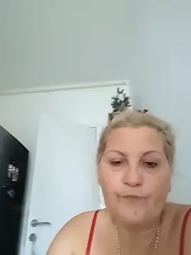 Divineblond online show from November 12, 2025, 1:15 pm