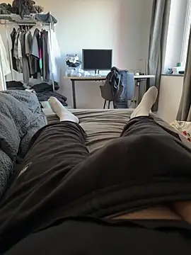 alwayshorny21 online show from April 24, 2026, 3:47 pm