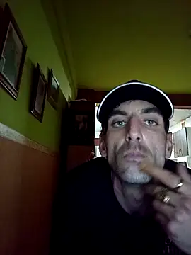 Snapshot of Reinventando_el_porno chatting on April 23, 2026, 2:51 am Reinventando el porno online show from April 23, 2026, 2:51 am