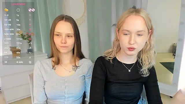 Snapshot of lisaluve chatting on June 18, 2026, 4:23 pm lisaluve online show from June 18, 2026, 4:23 pm