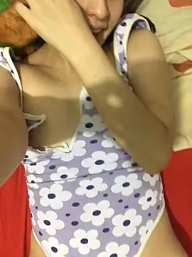 lolacute69  online show from April 28, 2026, 9:19 pm