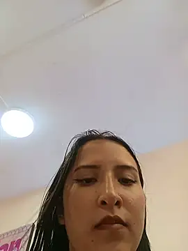 Snapshot of EmmyCastillo chatting on June 6, 2026, 3:50 pm EmmyCastillo online show from June 6, 2026, 3:50 pm